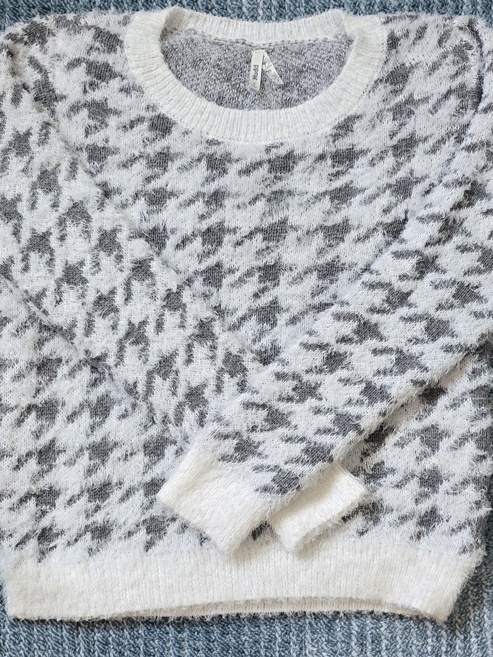 Y2K Mudd Cozy Houndstooth Crewneck Sweater - White & Gray